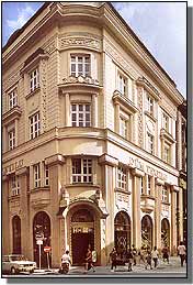 D�m textilu v Plzni, 1995